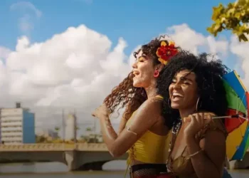 Tênis para Desfiles Noturnos: Ilumine sua Rota no Carnaval