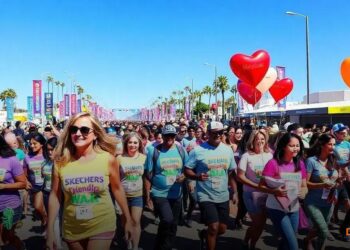 Skechers Friendship Walk Levanta $3.4 Milhões com Caminhada Estrelada