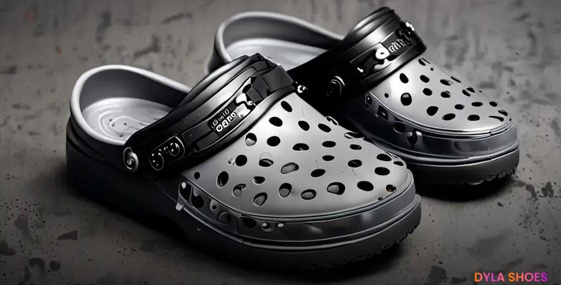 Nova versão dos Bape Crocs em preto camuflado é revelada!